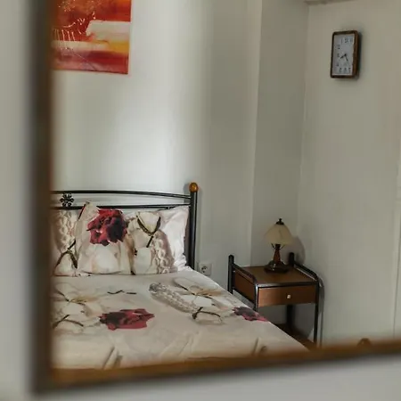 Cozy 4 Apartment